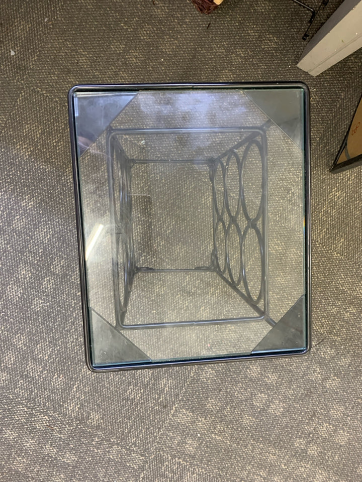 SMALL WINE RACK W GLASS TOP.