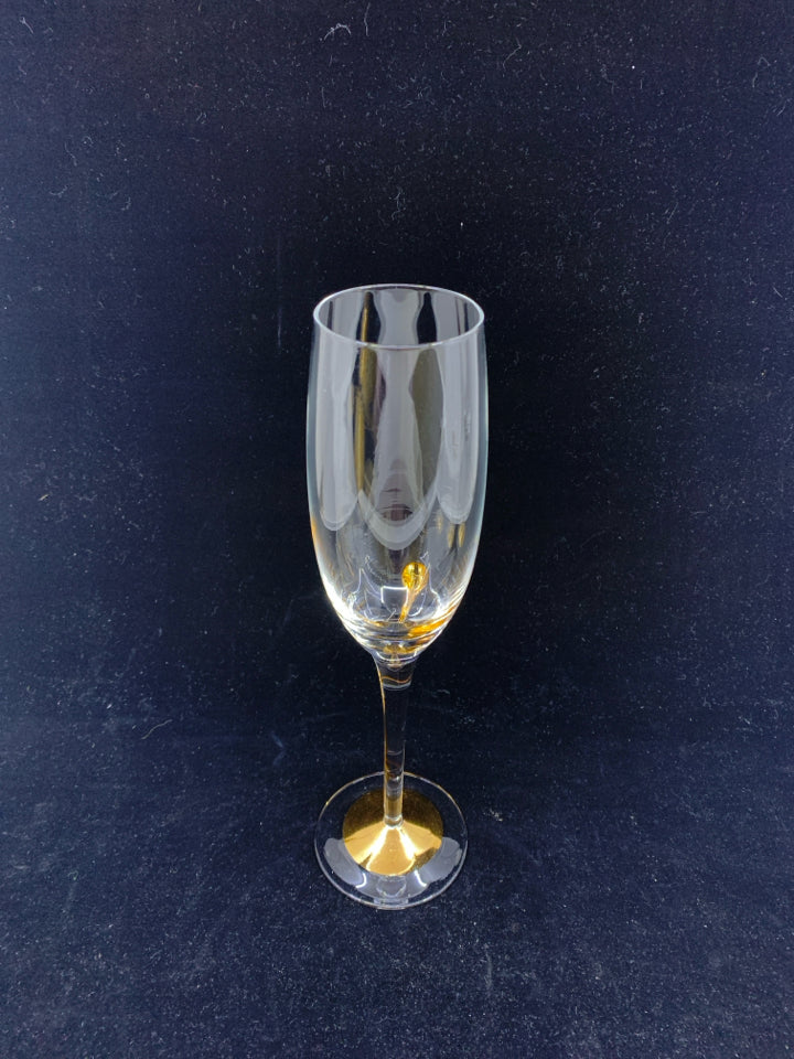 4 CHAMPAGNE FLUTES W/ GOLD.