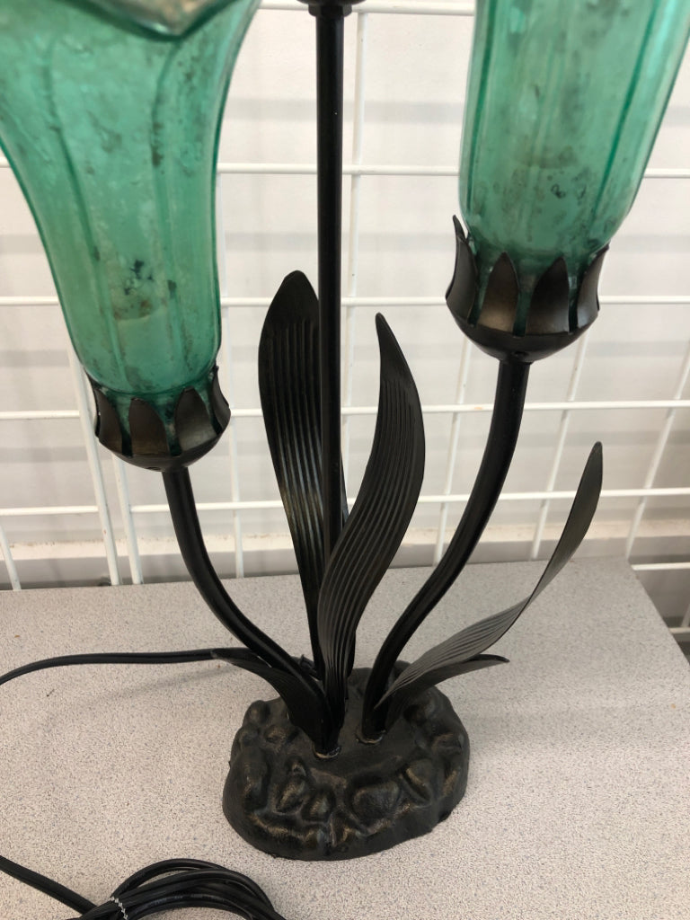 BLUE FLOWER LAMP.