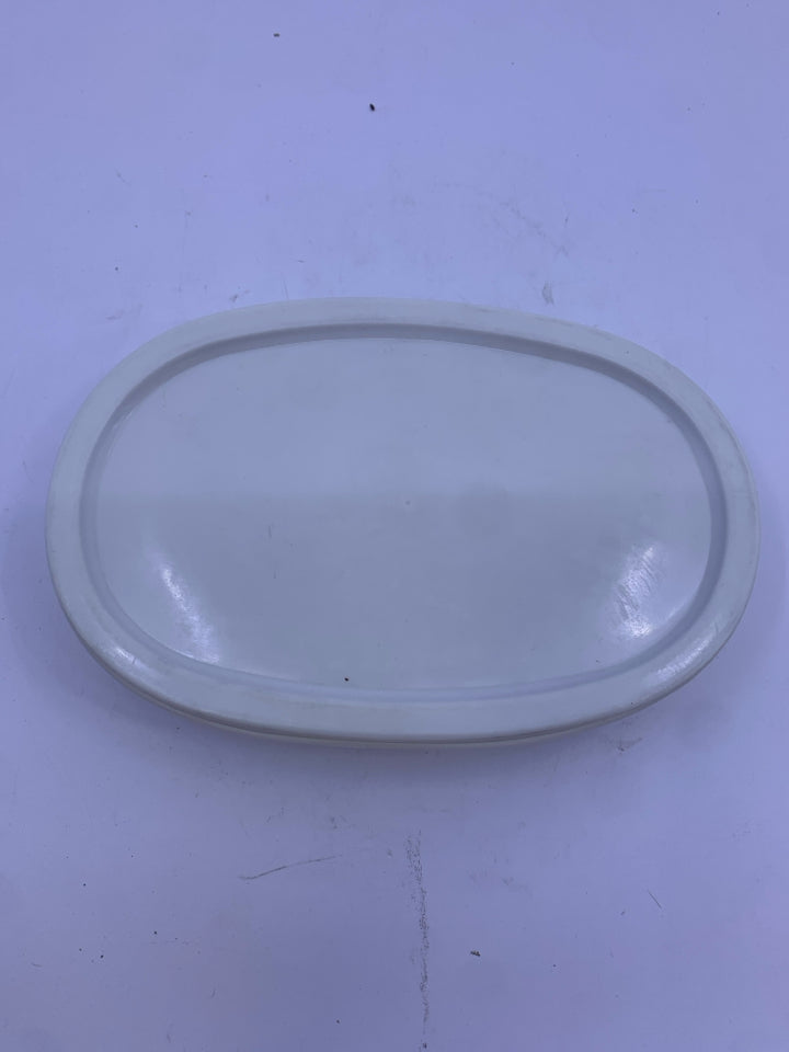 2 OVAL APPLE PATTERN BAKERS 7.