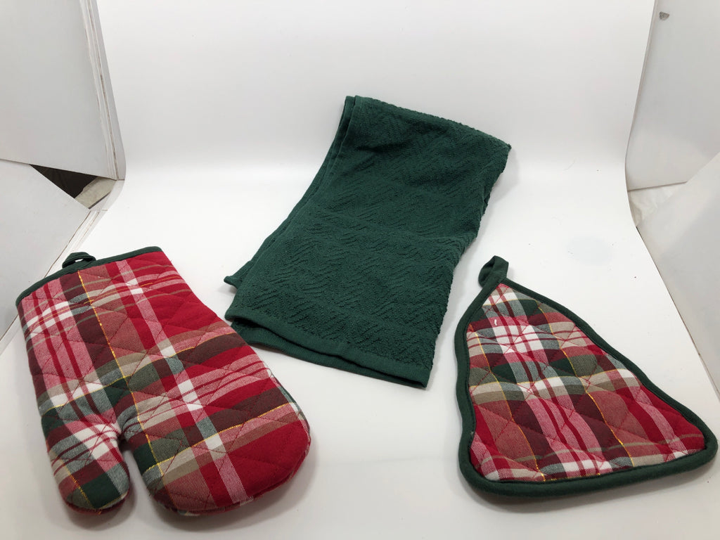3 PC GREEN/RED PLAID OVEN MITTS & TOWEL.