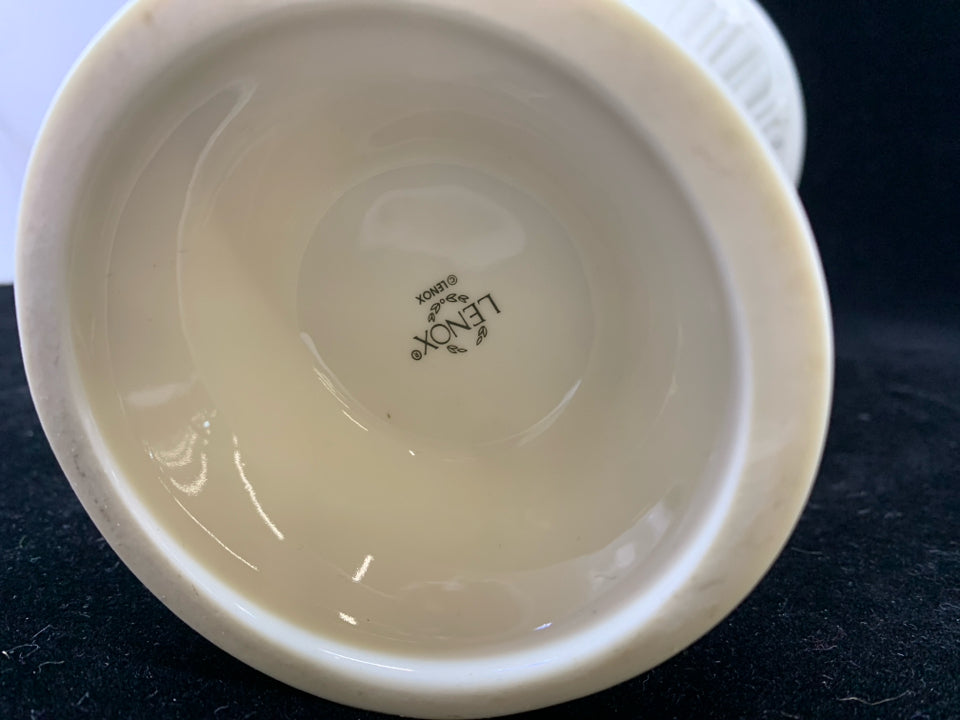 FOOTED LENOX EMBOSSED VASE W/ WIDE TOP IVORY W/ GOLD DETAILS.