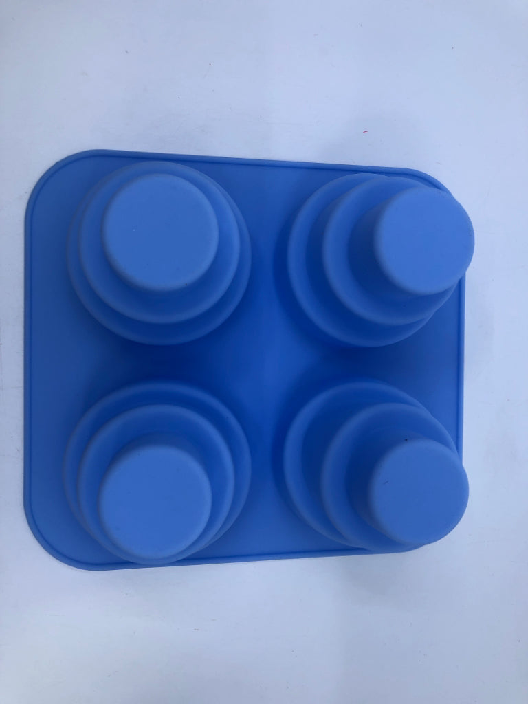 4 MINI CAKE MOLDS BLUE SILICONE.