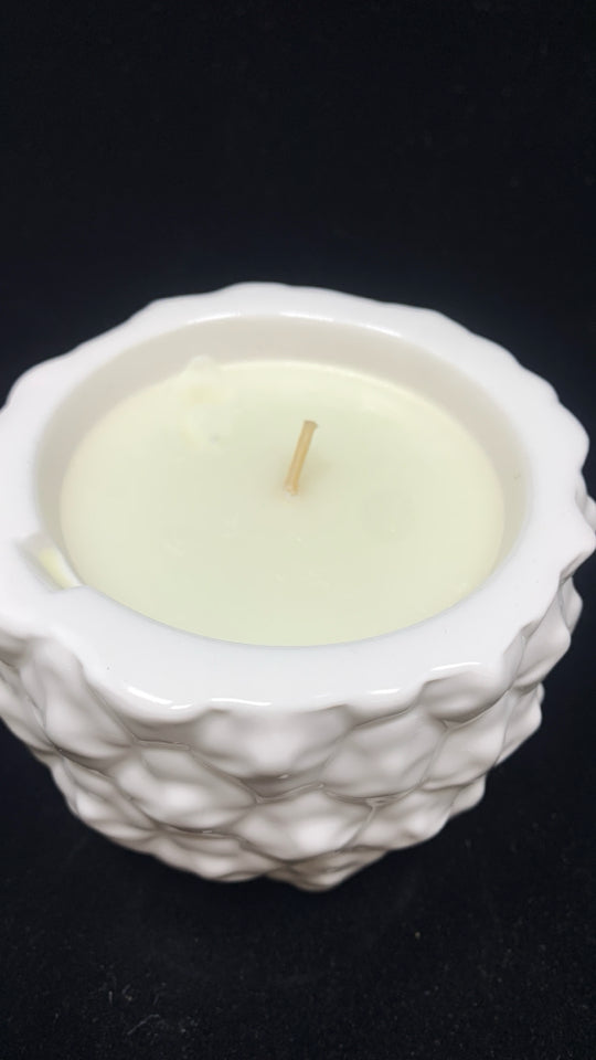 WHITE CERAMIC PINEAPPLE CANDLE W/TOP.