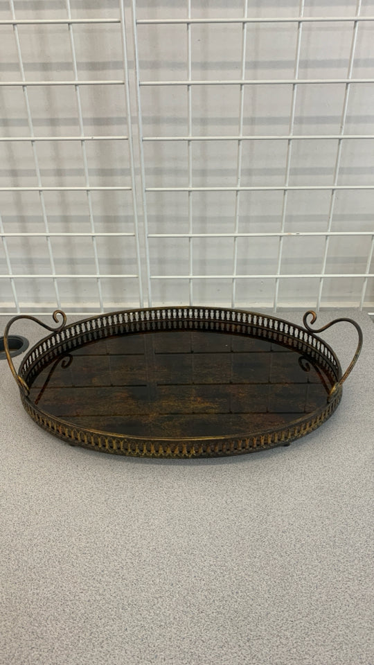 OVAL DISTRESSED METAL TRAY W/RESIN BLACK/BROWN BASE.