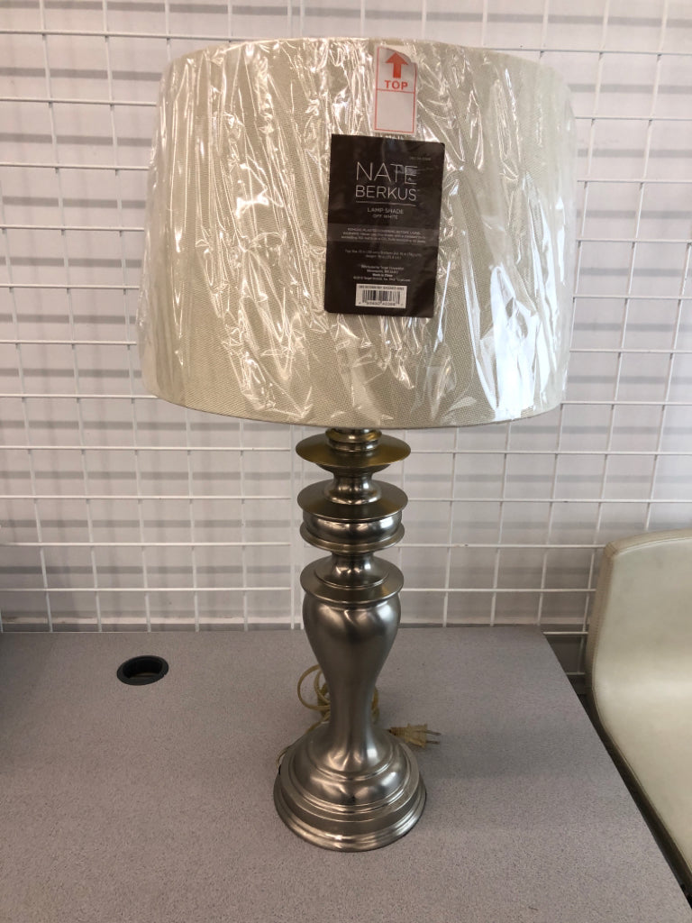 METAL LAMP W/CREAM SHADE.