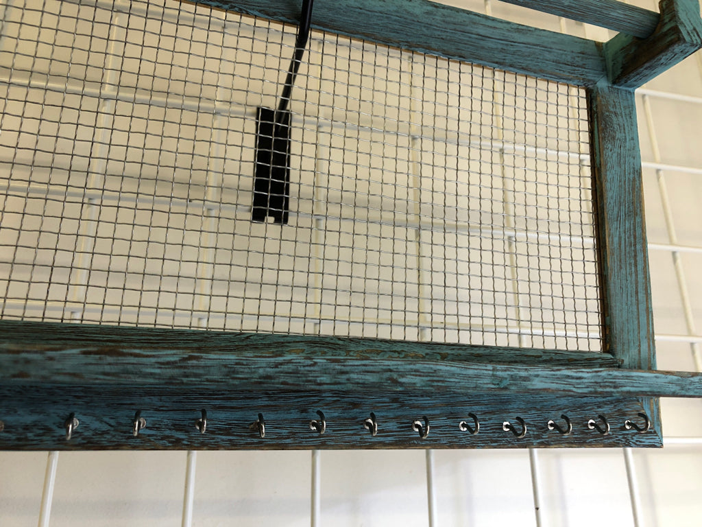 BLUE STAINED WOOD WALL HANGING W/CHICKEN WIRE & 16 HOOKS W/DETACHABLE ROD.