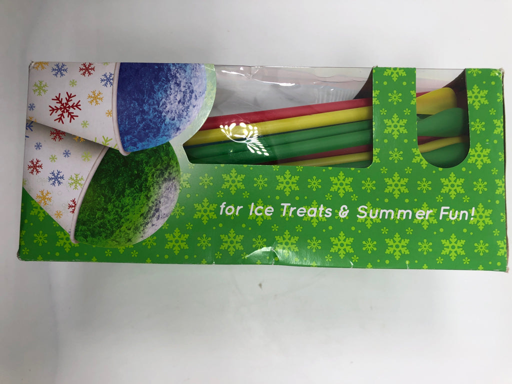 NIB SNOW CONE CUPS/STRAWS.
