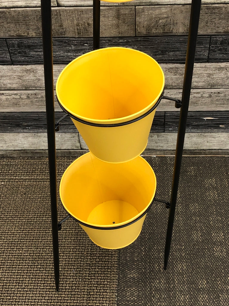 BLACK 3 LEG PLANT STAND W/3 YELLOW POTS.