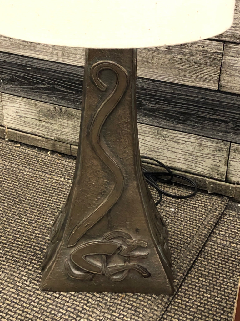 BRONZE IRISH KNOT LAMP W/TAN SHADE.