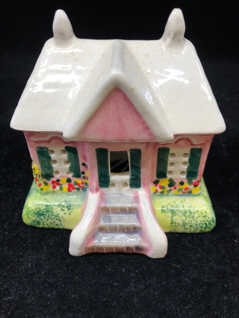 CERAMIC HOUSE TEALIGHT HOLDER.