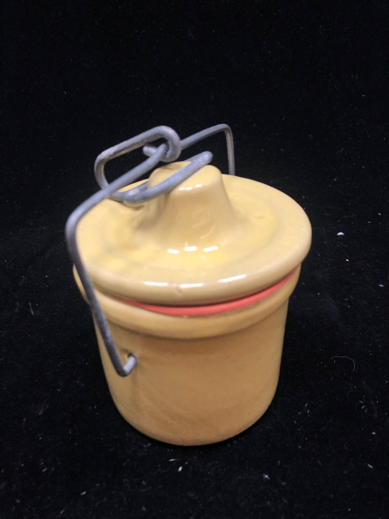 VTG YELLOW CERAMIC CHEESE CROCK LOCKING LID.