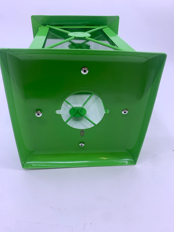 GREEN METAL TEA LIGHT LANTERN.