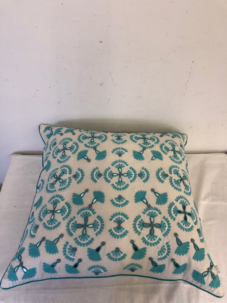 LARGE TEAL AND WHITE SQUARE PILLOW.
