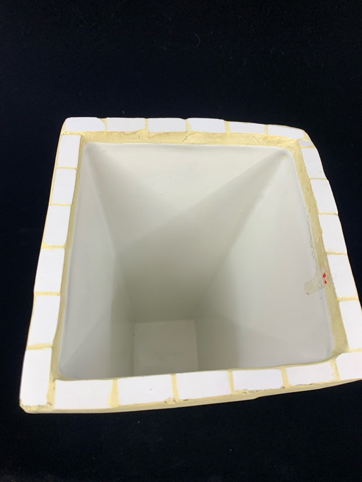 WHITE MOSAIC VASE W/PINK FLOWERS.