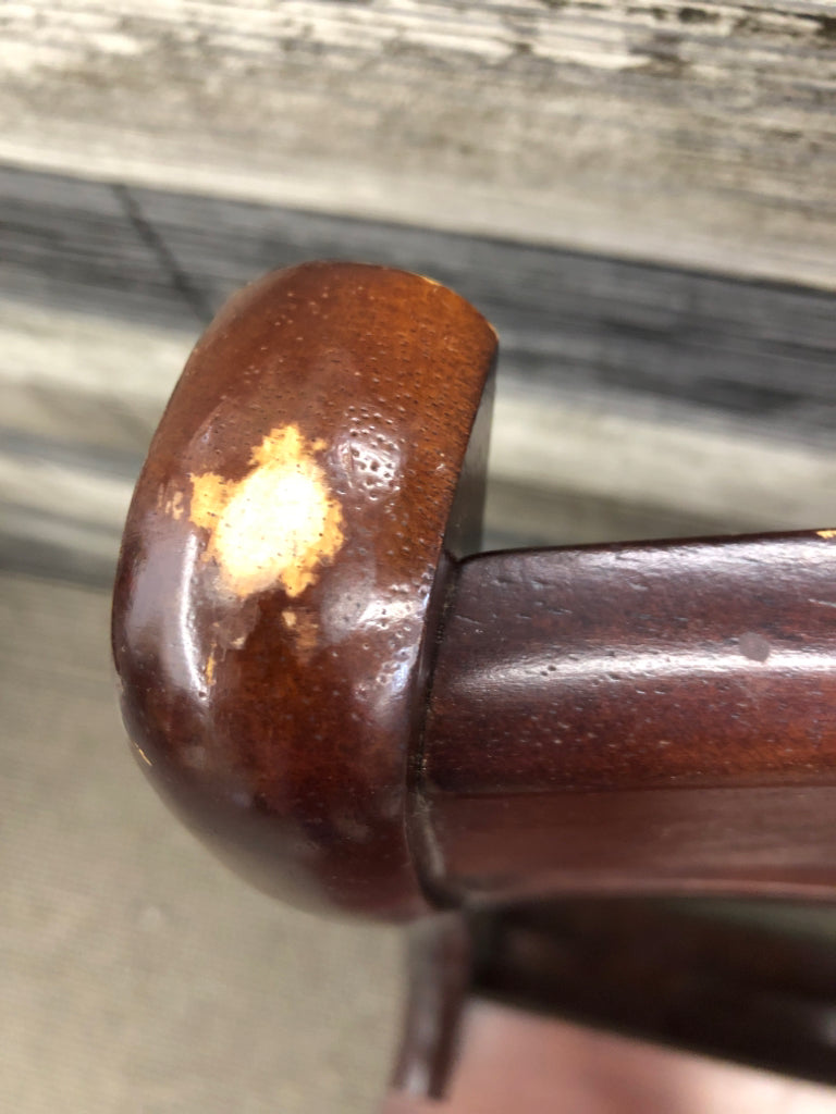 DK WOOD CHAIR/STEP LADDER *MINOR WEAR.