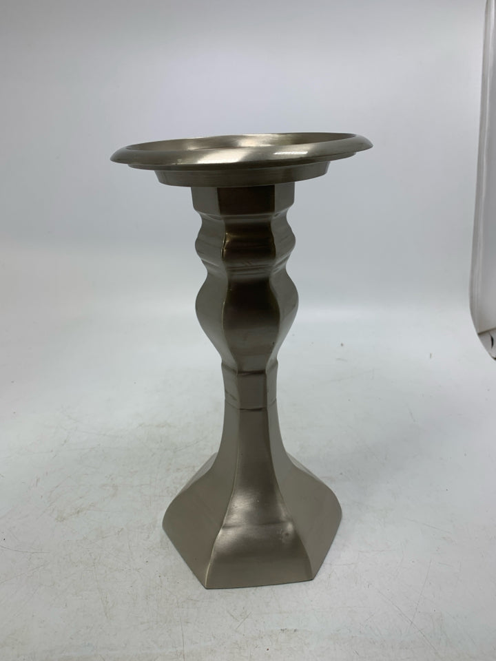 HEAVY BRASS PILLAR CANDLE HOLDER.