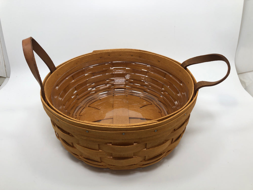 1994 ROUND BASKET W/LEATHER HANDLES.