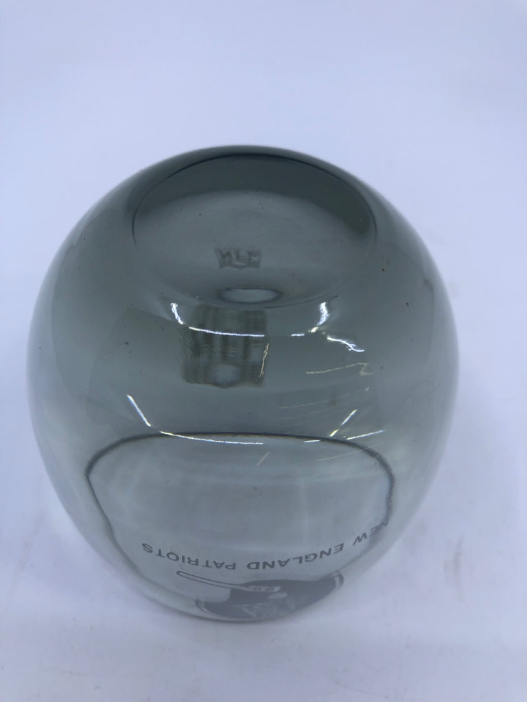 8 SHORT GREY GLASS PATRIOT GLASSES.