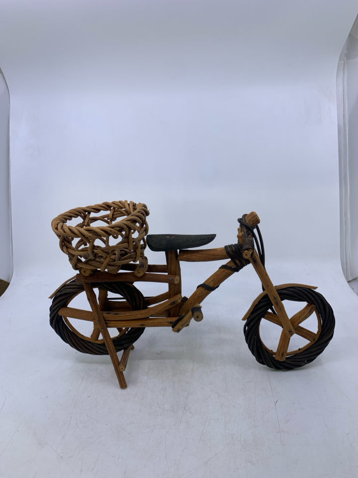 WOVEN BICYCLE DECOR.