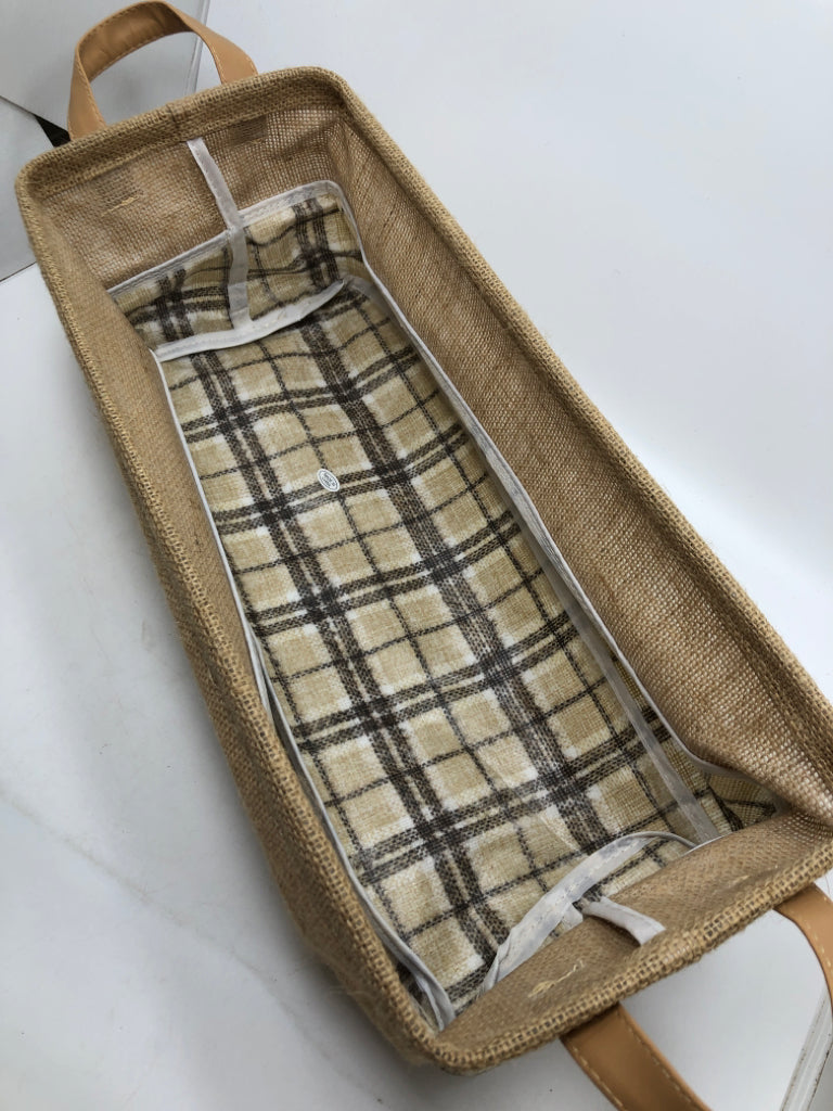 BROWN PLAID BURLAP BASKET.