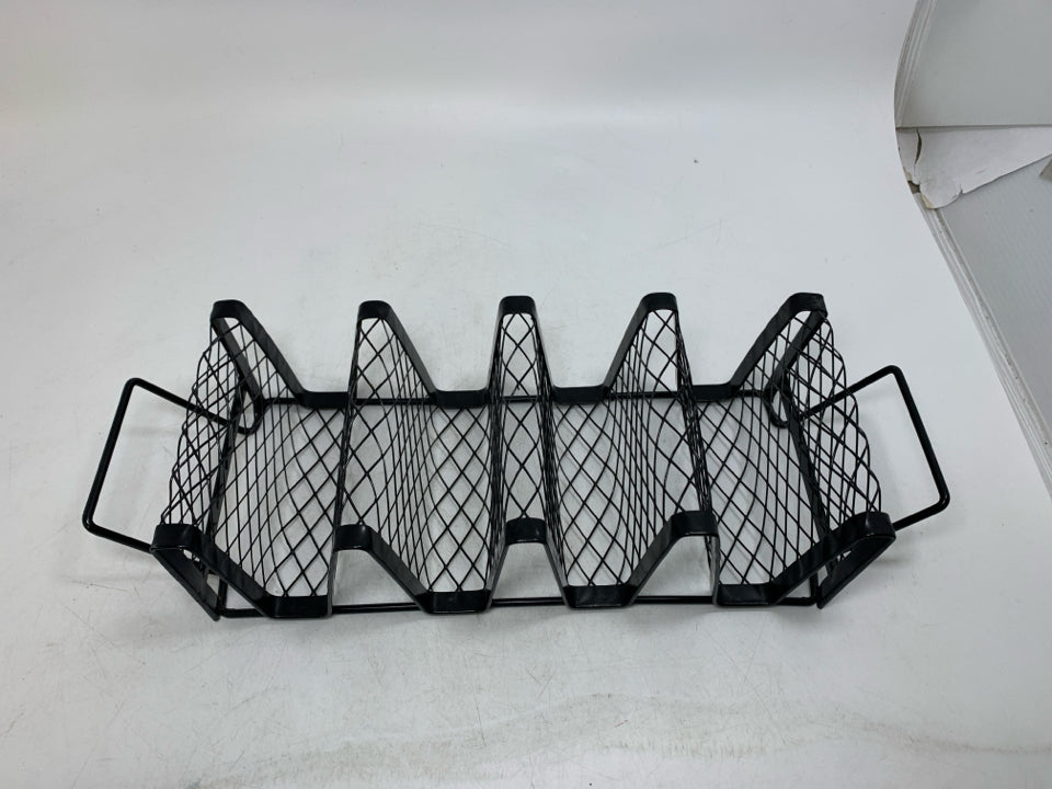 METAL WIRE 4 SLOT TACO HOLDER.