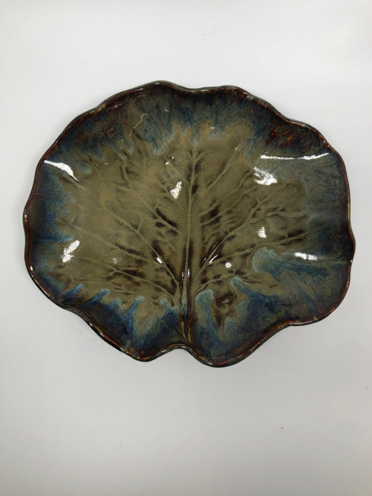 BLUE/BROWN LEAF EMBOSSED RAISED POTTERY DISH.