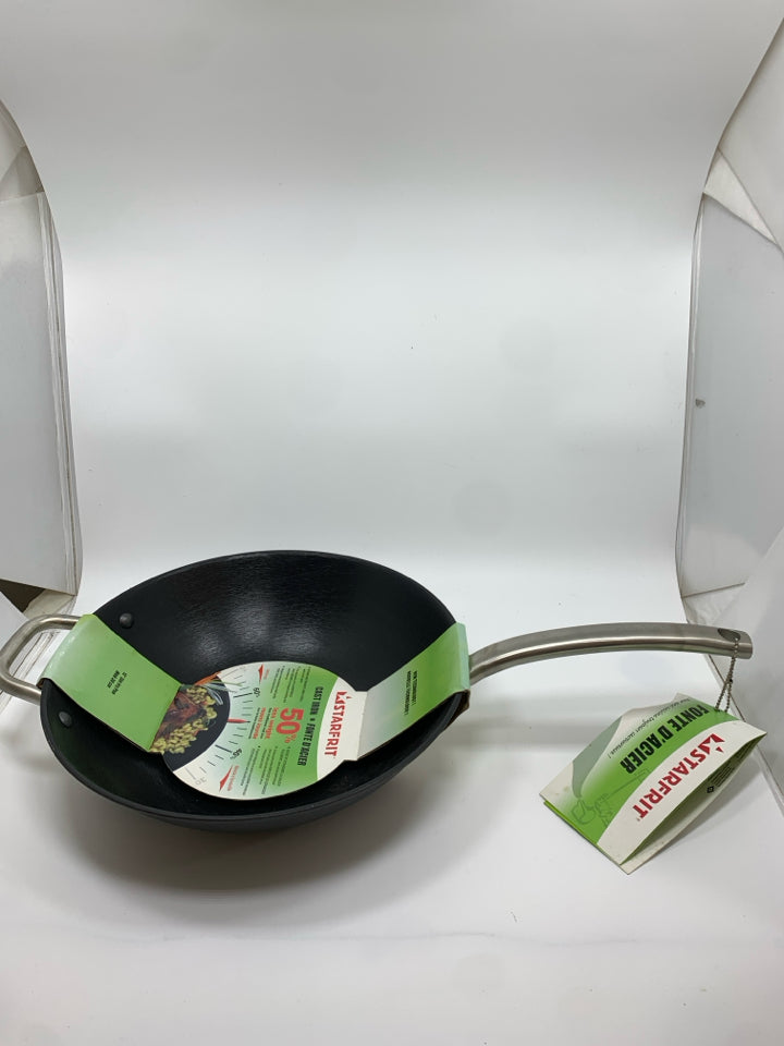 NWT STARFRIT CAST-IRON SKILLET.