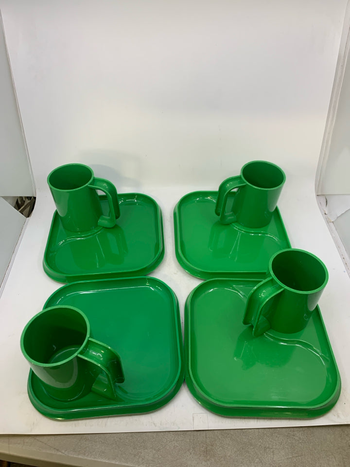 8 PC SVC 4 VTG GREEN PLASTIC SNACK PLATE/ CUP INGRID.