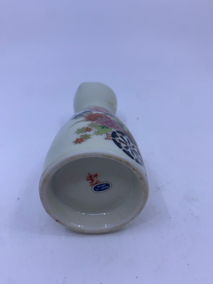 CREAM FLORAL ASIAN STYLE SAKE PITCHER.