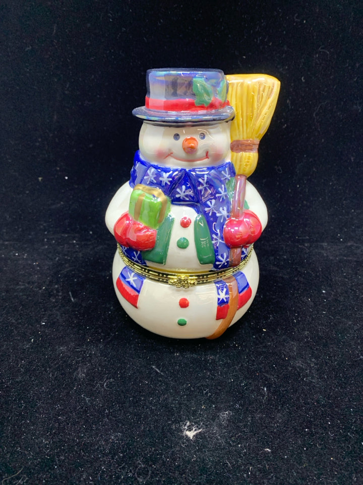 SKATING SNOWMAN MUSIC BOX.