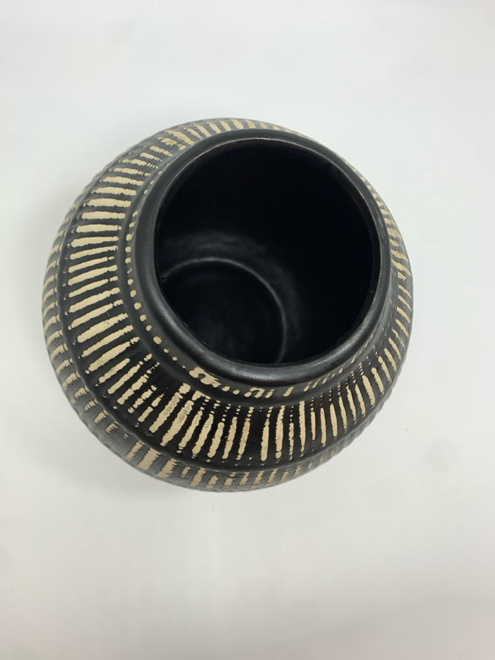BLACK W/WHITE LINES BUD VASE.