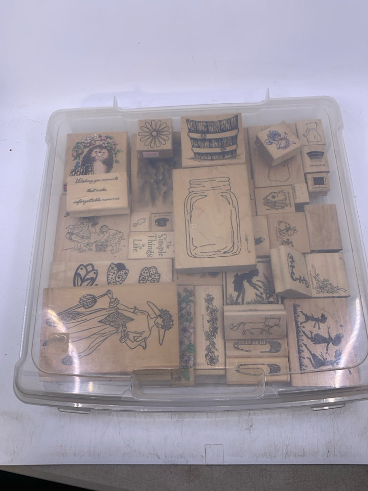 35 ASSORTED STAMPS IN CLEAR PLASTIC CASE.