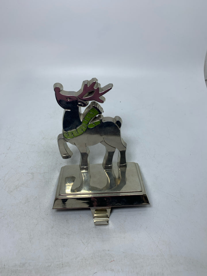 METAL REINDEER W/ GREEN SCARF STICKING HANGER.