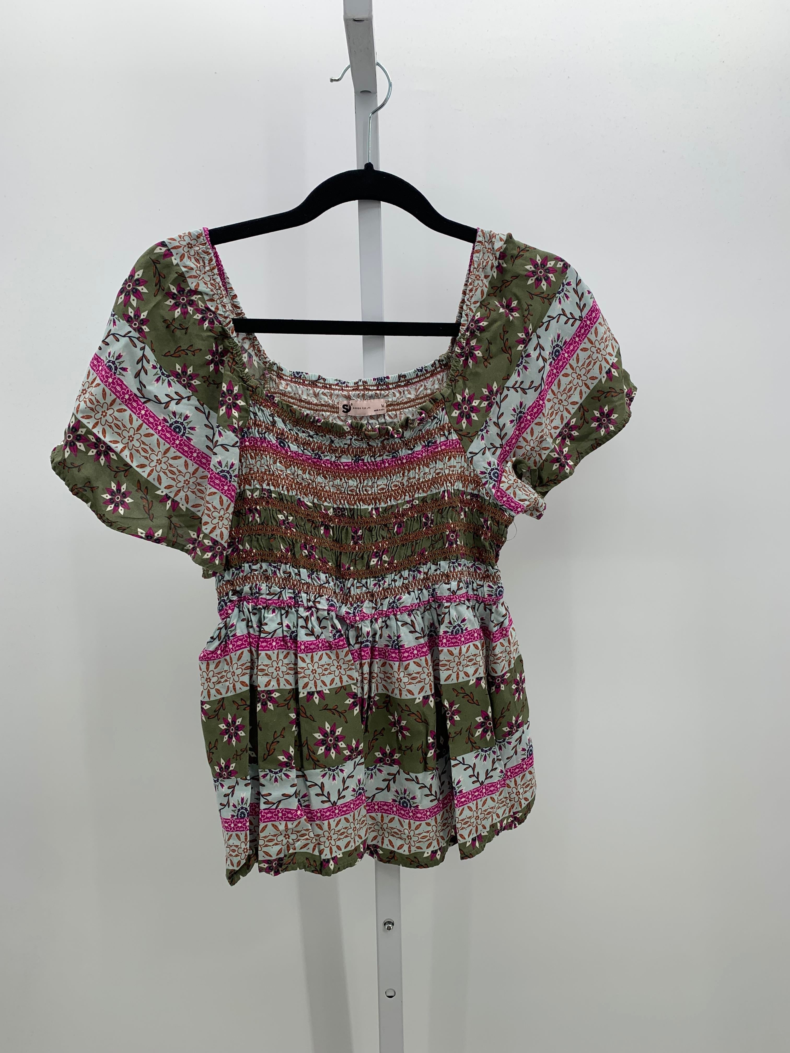 SO Size Medium Juniors Short Sleeve Shirt