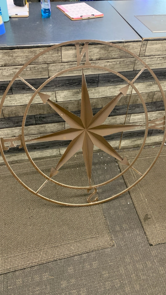 LG METAL DISTRESSED CARDINAL DIRECTIONS WALL HANGING.