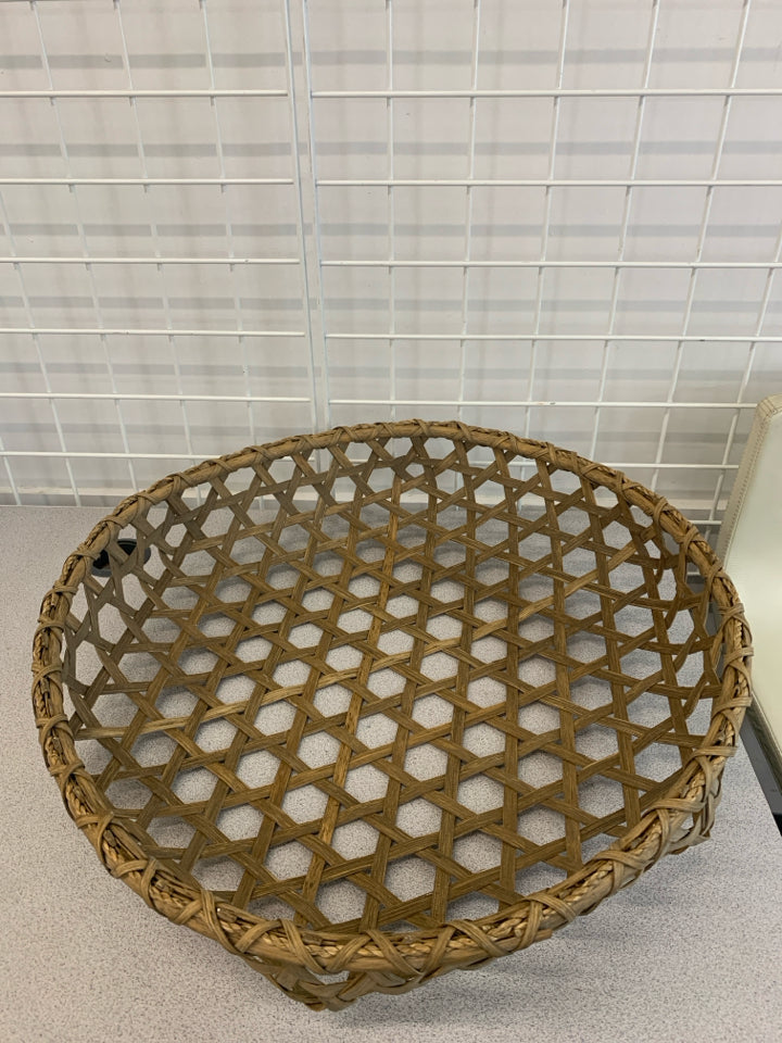 HEXAGON WEAVE SHALLOW BASKET.