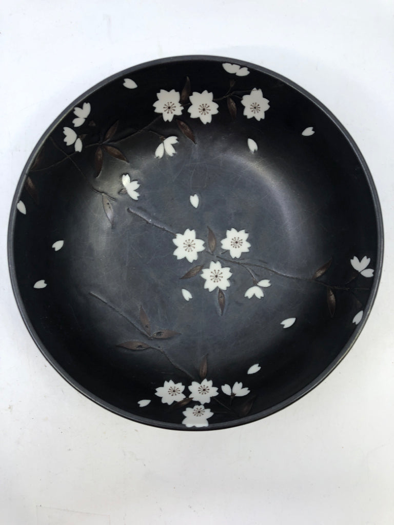 2 WHITE FLOWER BOWLS.