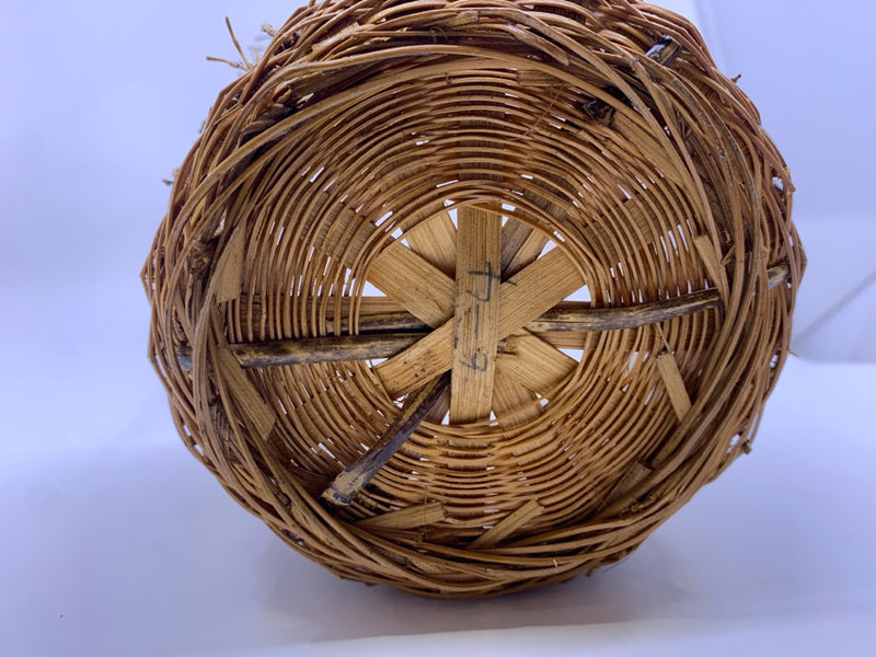 CURVED NARROW BASKET W/ LINER & LONG BAMBOO HANDLE.