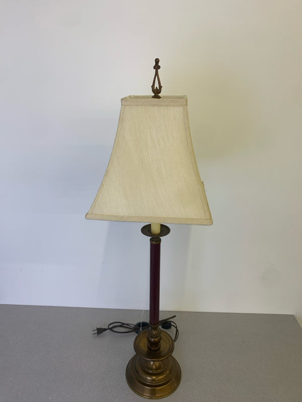 TALL PENCIL LAMP WITH SQUARE SHADE.