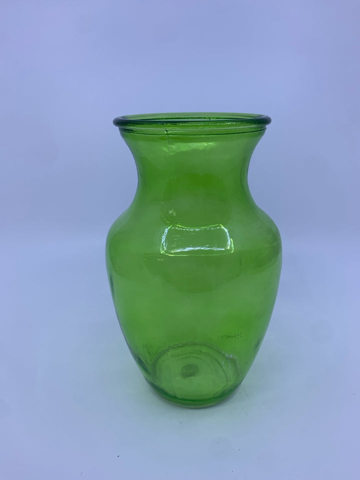 GREEN CLEAR GLASS VASE.