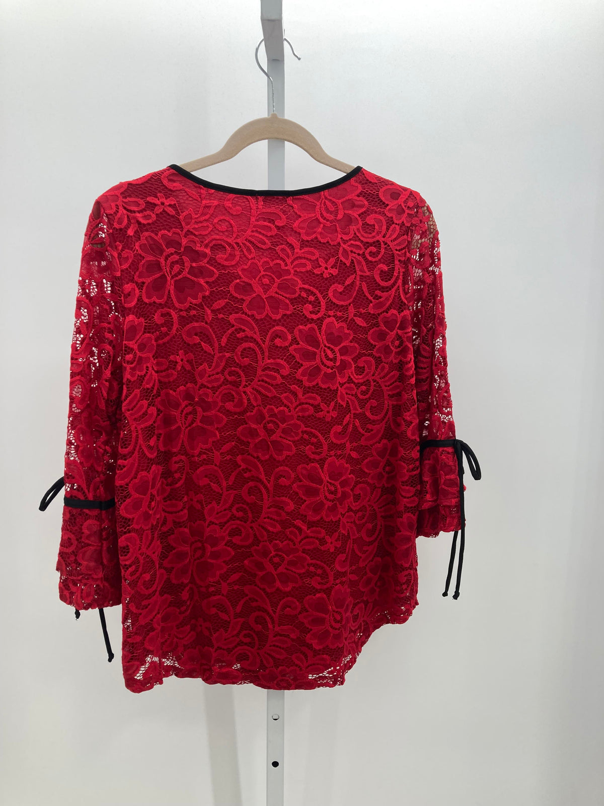 Size Extra Large Misses 3/4 Sleeve Shirt