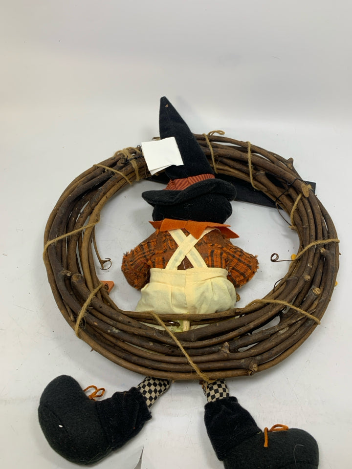 PRIMITIVE STYLE CAT HOLDING STAR HAPPY HALLOWEEN WREATH.