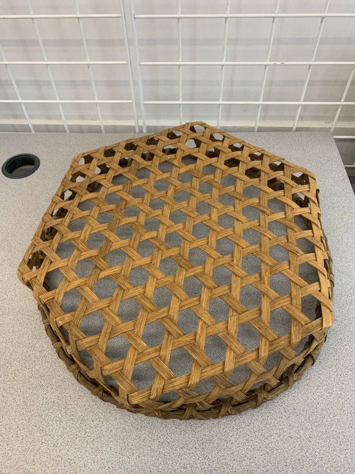 HEXAGON WEAVE SHALLOW BASKET.