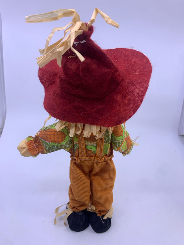 SCARECROW ORANGE OVERALL RED HAT.