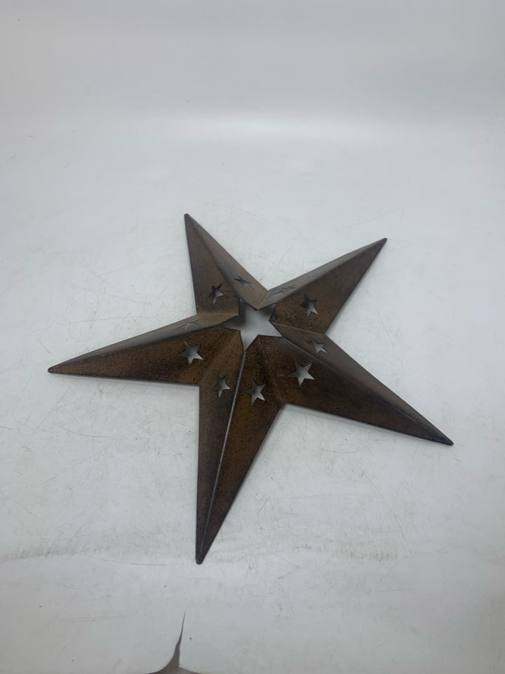 METAL STAR WALL HANGING.