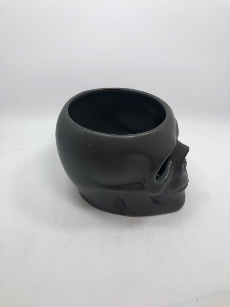 BLACK CERAMIC SKULL CANDLE HOLDER.