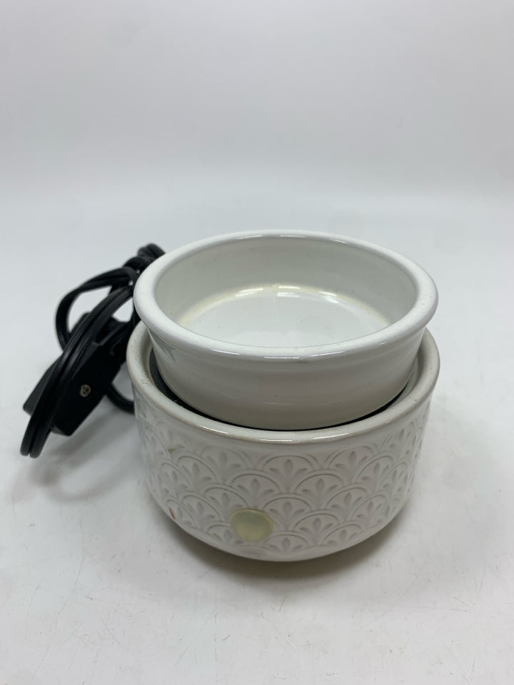 WHITE CERAMIC WAX WARMER.