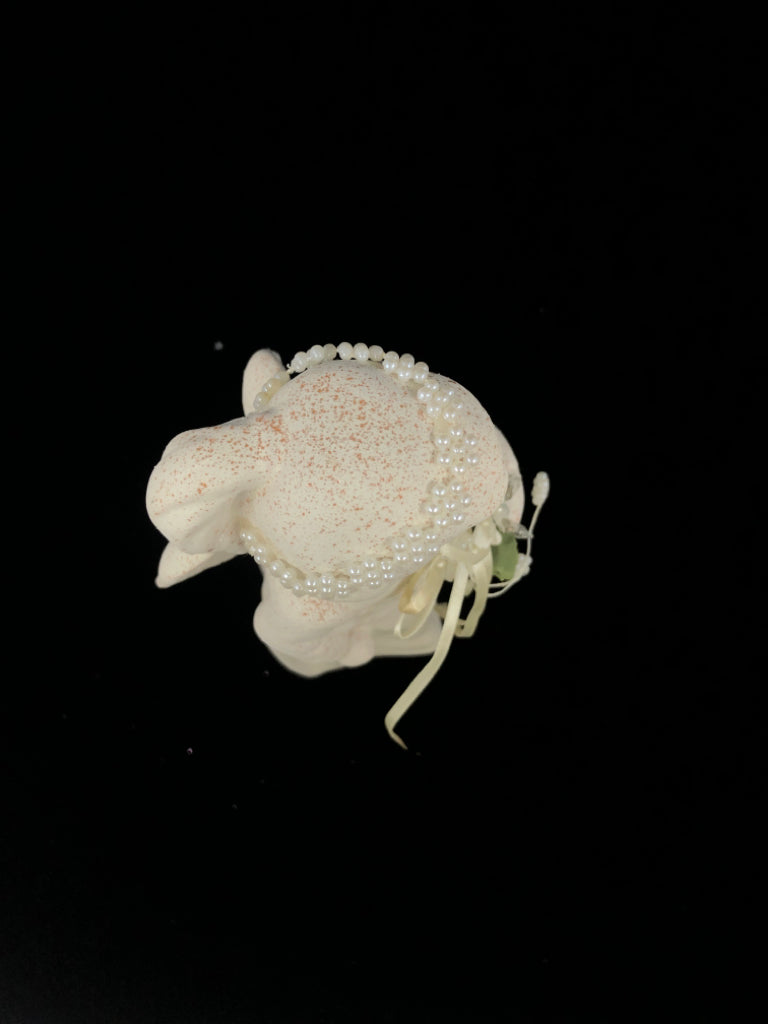 CREAM CERAMIC ANGEL/W LIGHT UP FLOWERS.