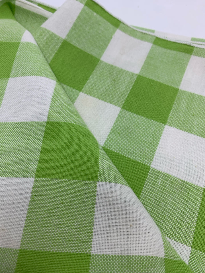6-GREEN PICNIC STYLE DINNER NAPKINS.